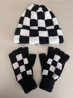 Madden NYC Beanie & Fingerless Gloves